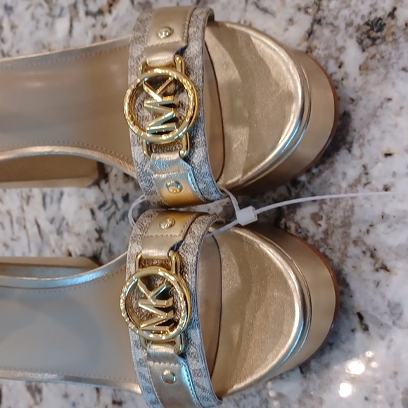 MICHAEL KORS RORY Gold Platform Dressy Open Toe Sandals SZ 9 - Picture 8 of 16
